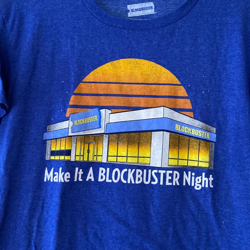BLOCKBUSTER SHORT SLEEVE TEE SHIRT MENS SIZE SMALL NOSTALGIC GRAPHIC 👕 unisex
